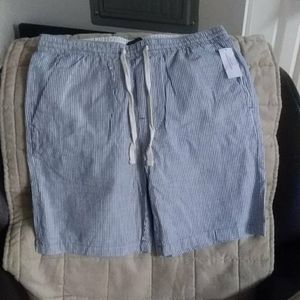 🚫SOLD NWT Men's Banana Republic Stripped Shorts